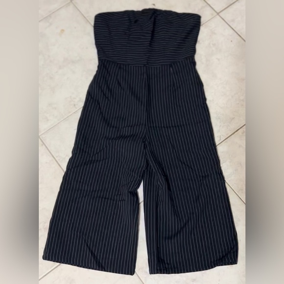 Forever 21 Romper/jumpsuit. The pictures do it no justice. - Picture 1 of 7